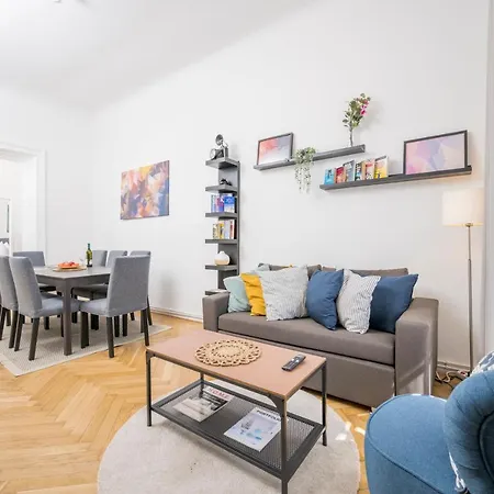 Anna And Friends Apartment